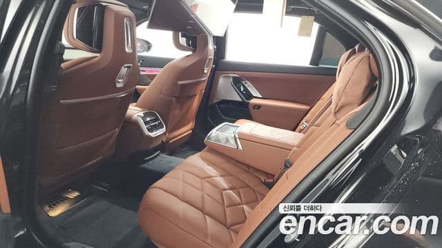BMW 7 Series 2025 — Photo 26/37