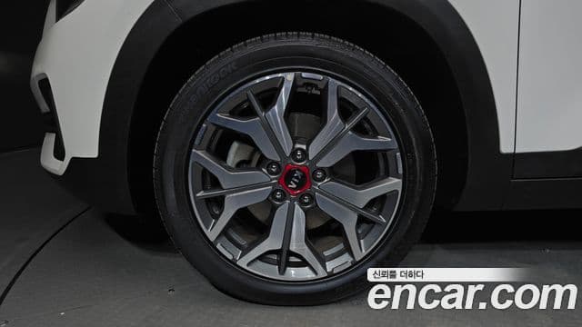 Kia Seltos 2019 — фото 5 из 20
