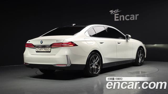 BMW 5 Series 2023 — ფოტო 2/20