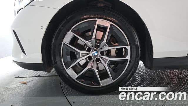BMW 5 Series 2023 — ფოტო 5/20