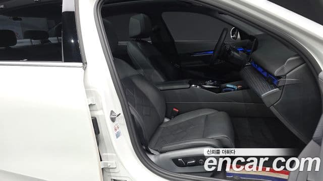BMW 5 Series 2023 — фото 11 из 20