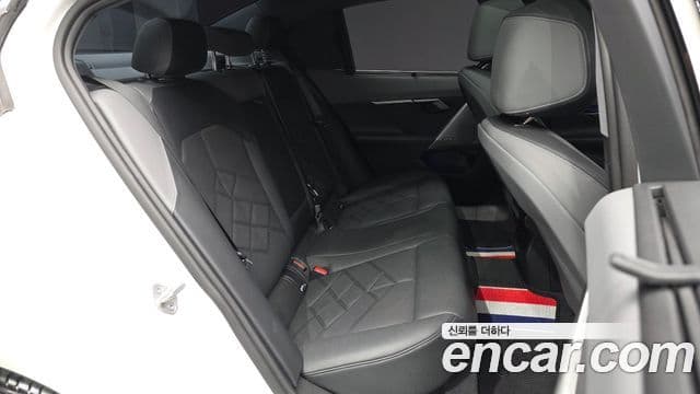 BMW 5 Series 2023 — ფოტო 12/20