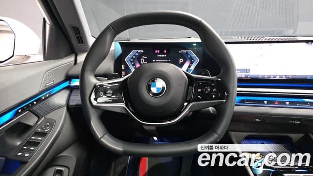 BMW 5 Series 2023 — ფოტო 13/20
