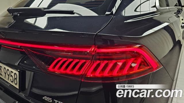 Audi Q8 2021 — Photo 11/34