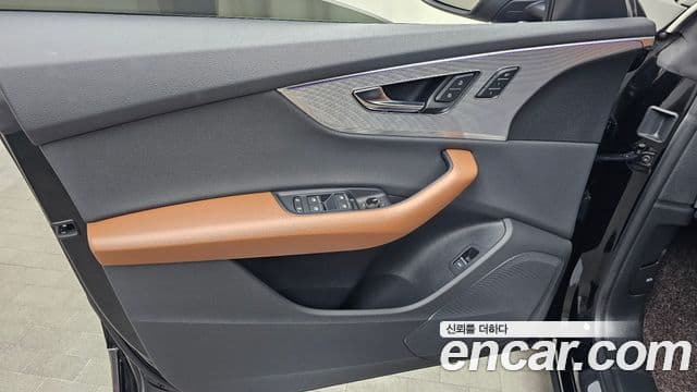 Audi Q8 2021 — Photo 1/34