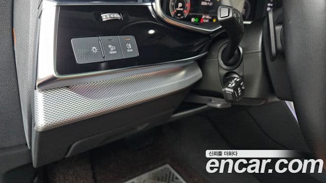 Audi Q8 2021 — Photo 29/34