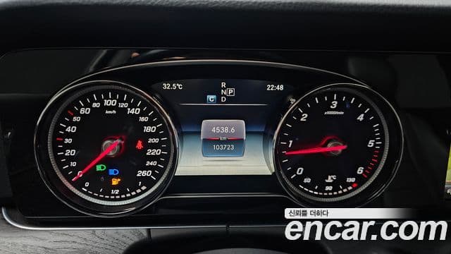 Mercedes-Benz E-Class 2018 — Şəkil 8/20