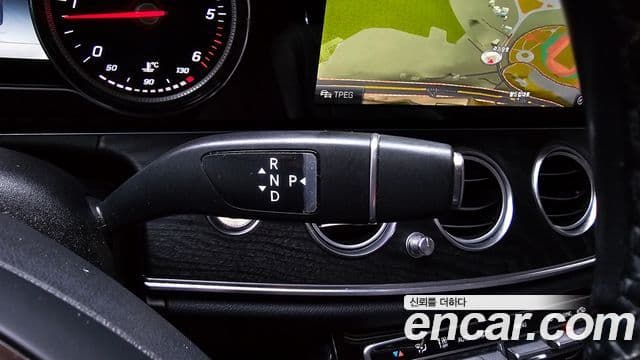 Mercedes-Benz E-Class 2018 — фото 9 из 20