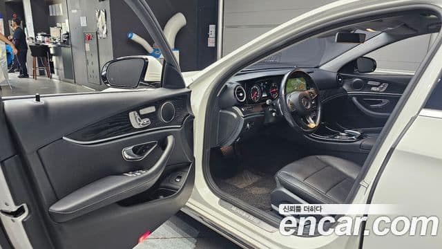 Mercedes-Benz E-Class 2018 — Şəkil 10/20
