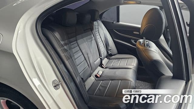 Mercedes-Benz E-Class 2018 — Şəkil 11/20