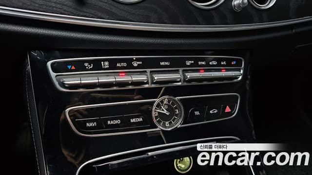 Mercedes-Benz E-Class 2018 — Şəkil 18/20