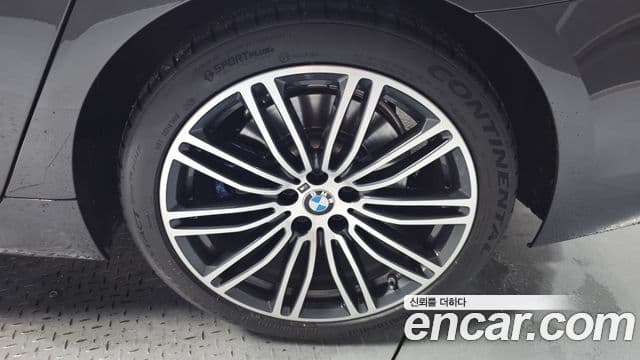 BMW 5 Series 2020 — Photo 1/34