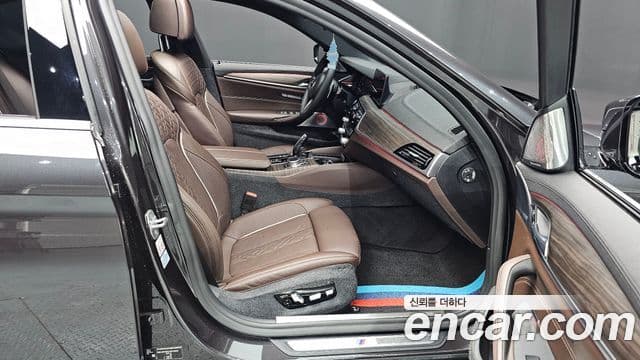 BMW 5 Series 2020 — Photo 21/34