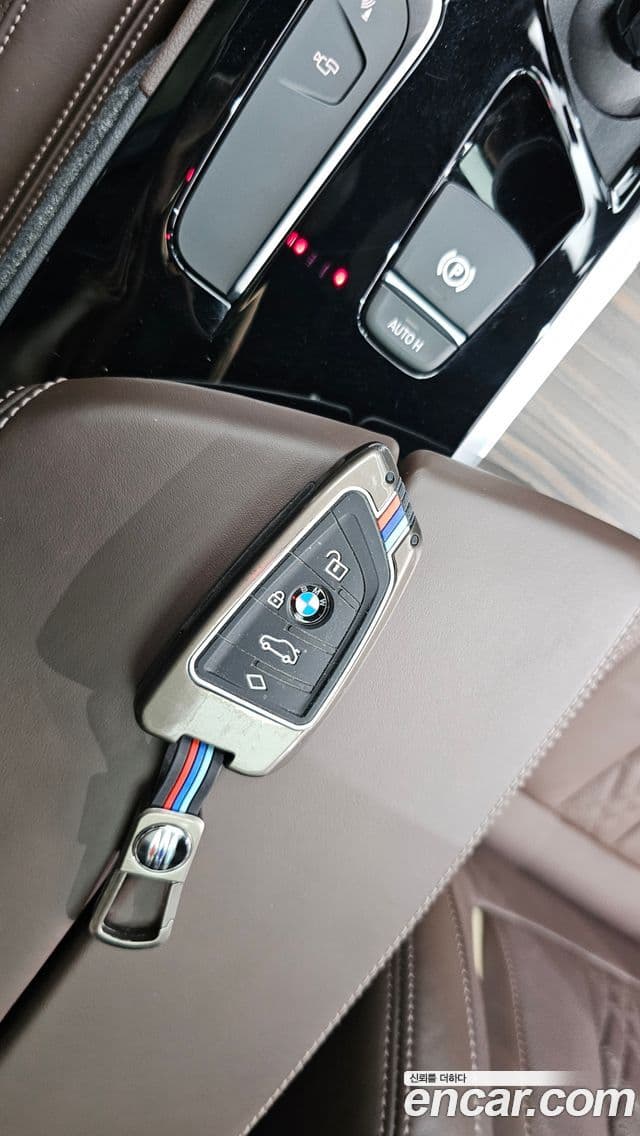 BMW 5 Series 2020 — Photo 27/34