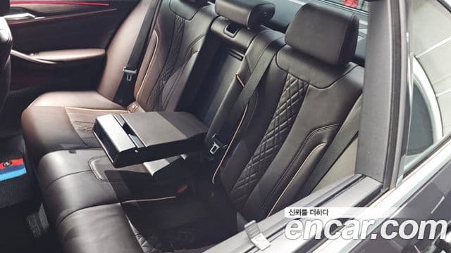 BMW 5 Series 2020 — Photo 28/34