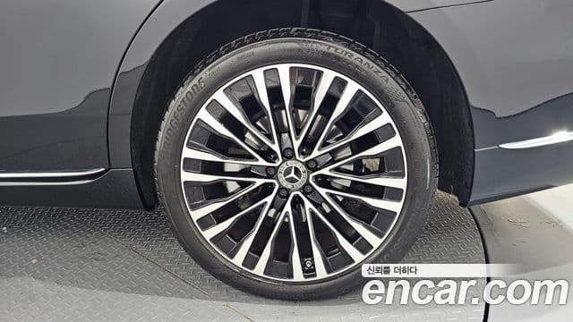 Mercedes-Benz S-Class 2022 — Photo 9/36