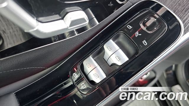 Mercedes-Benz S-Class 2022 — Photo 11/36