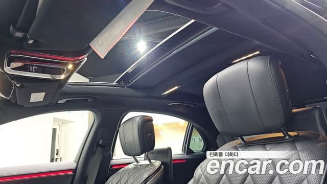 Mercedes-Benz S-Class 2022 — Photo 31/36