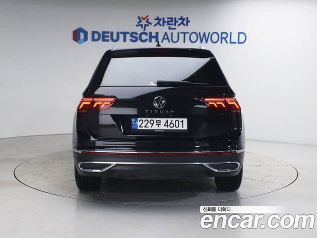 Volkswagen Tiguan 2022 — ფოტო 4/20