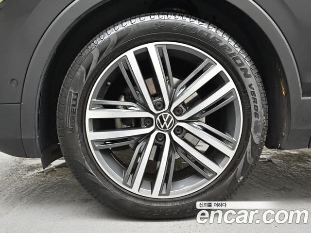 Volkswagen Tiguan 2022 — ფოტო 5/20
