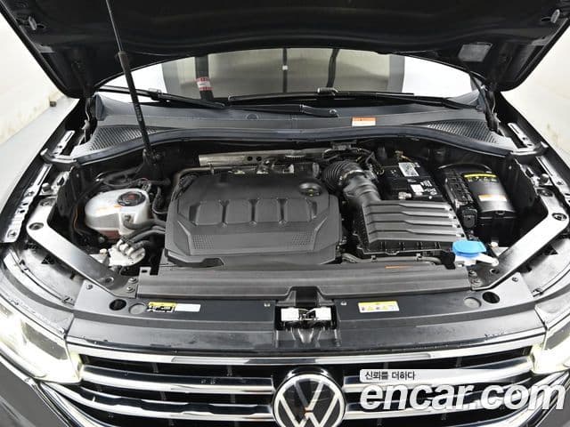 Volkswagen Tiguan 2022 — ფოტო 6/20