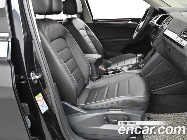 Volkswagen Tiguan 2022 — ფოტო 10/20