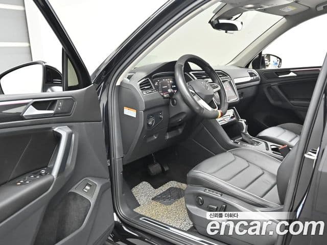 Volkswagen Tiguan 2022 — ფოტო 11/20