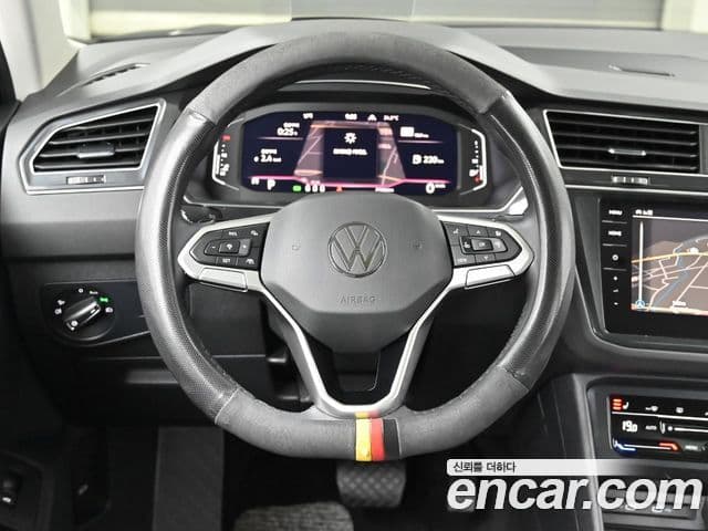 Volkswagen Tiguan 2022 — ფოტო 13/20