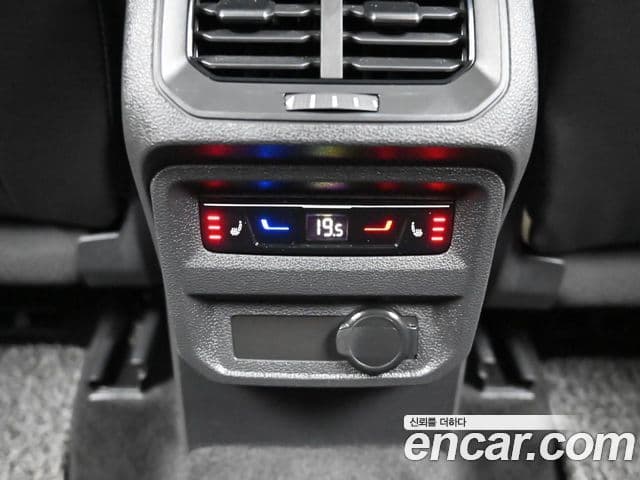 Volkswagen Tiguan 2022 — ფოტო 16/20