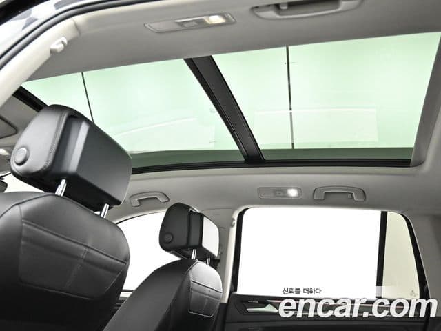 Volkswagen Tiguan 2022 — ფოტო 18/20