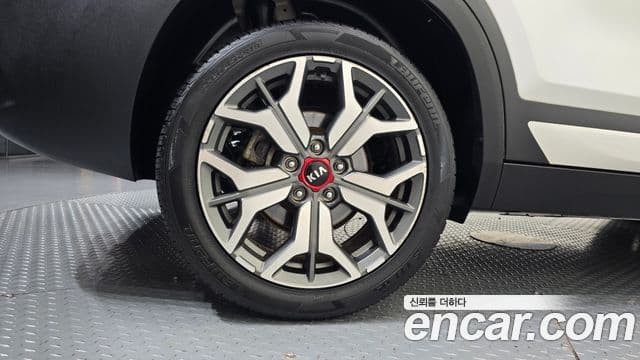 Kia Seltos 2019 — фото 5 из 20