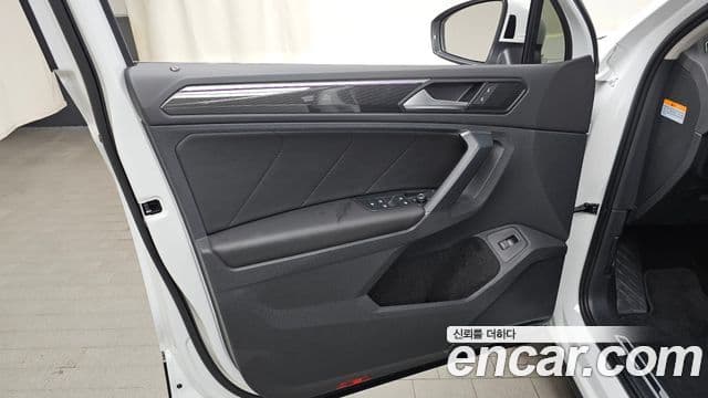 Volkswagen Tiguan 2022 — Photo 19/31
