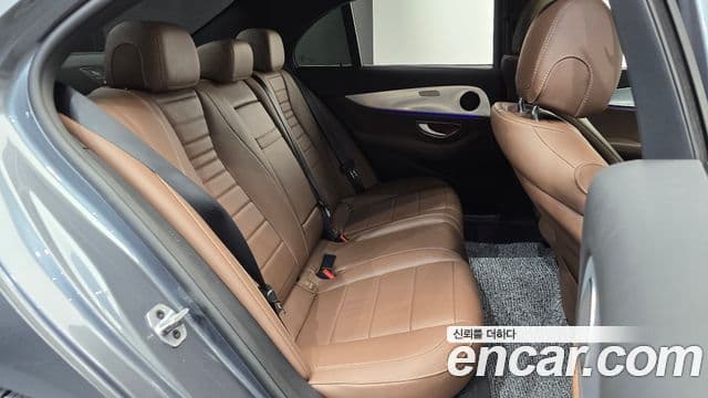 Mercedes-Benz E-Class 2020 — Фото 11/20