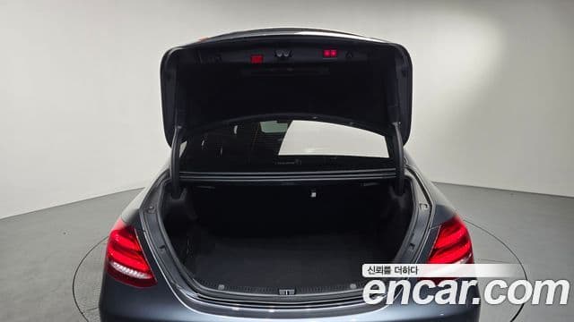 Mercedes-Benz E-Class 2020 — Фото 18/20