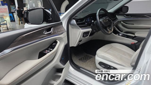 Jeep Grand Cherokee 2022 — Şəkil 10/20