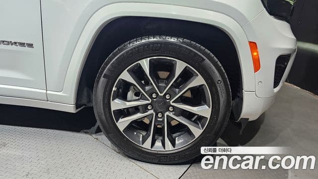 Jeep Grand Cherokee 2022 — Photo 6/31