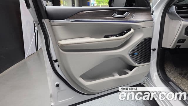 Jeep Grand Cherokee 2022 — Photo 26/31