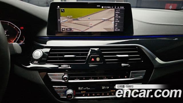 BMW 5 Series 2020 — Фото 16/20
