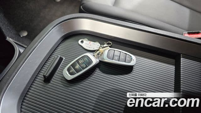 Hyundai Staria 2023 — ფოტო 18/20