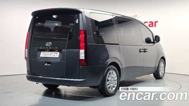 Hyundai Staria 2022 — ფოტო 2/20
