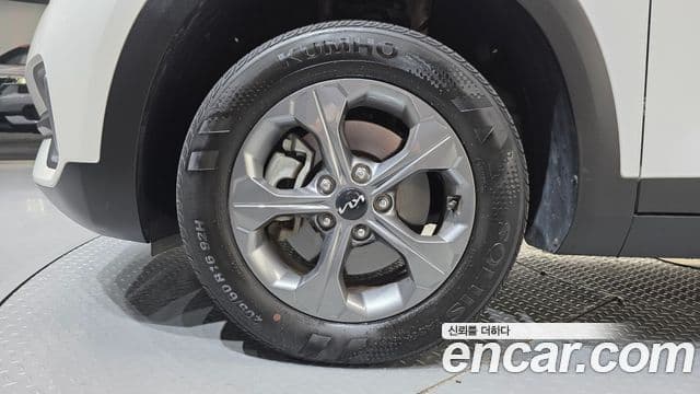 Kia Seltos 2021 — ფოტო 5/20