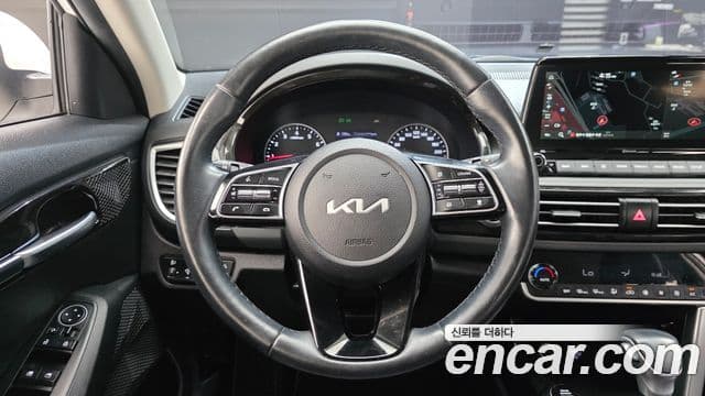 Kia Seltos 2021 — ფოტო 15/20