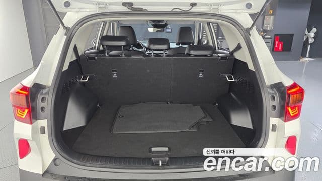 Kia Seltos 2021 — ფოტო 17/20