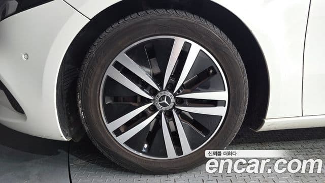 Mercedes-Benz A-Class 2021 — ფოტო 5/20