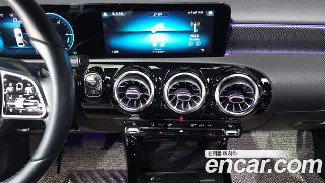 Mercedes-Benz A-Class 2021 — ფოტო 13/20