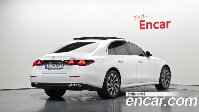 Mercedes-Benz E-Class 2024 — ფოტო 1/16