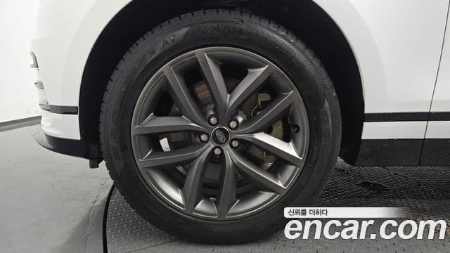 Land Rover Range Rover Velar 2024 — Şəkil 5/20