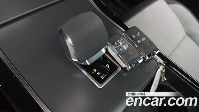Land Rover Range Rover Velar 2024 — фото 8 из 20