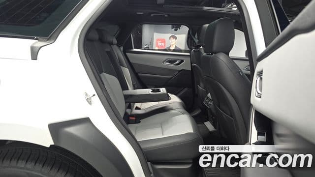 Land Rover Range Rover Velar 2024 — фото 13 из 20
