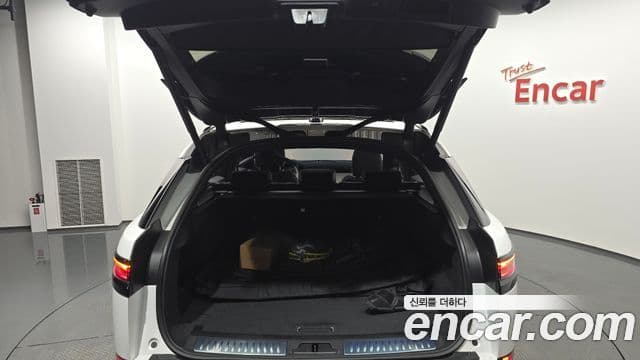 Land Rover Range Rover Velar 2024 — ფოტო 34/41